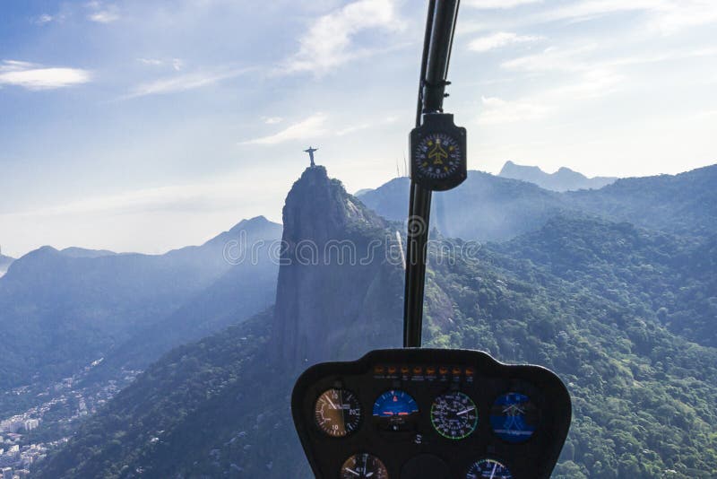 Aus christus erlöser ()  auf der, brasilien Süd, während Hubschrauber jahre durch die stadt.