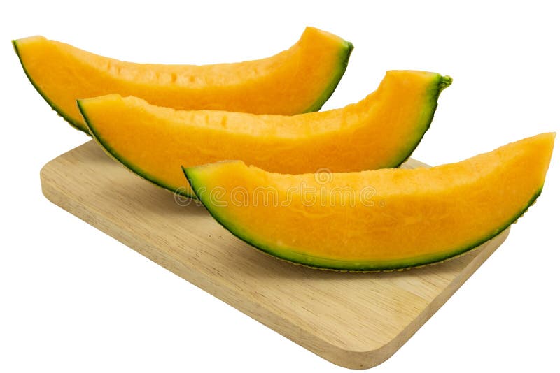 Helle Farben der Nahaufnahmemelone, das Stücke auf dem hölzernen Behälter ist, der auf weißem Hintergrund lokalisiert wird stockfotografie Helle Farben der Nahaufnahmemelone, das Stücke auf dem hölzernen Behälter ist, der auf weißem Hintergrund lokalisiert wird stockfotografie