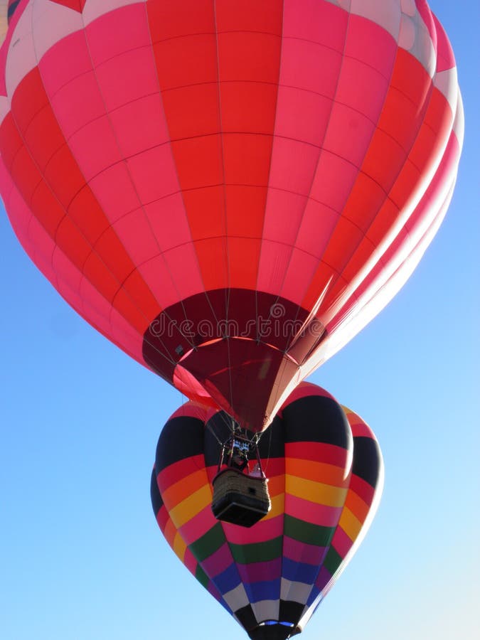 Helle Farben, die in die Himmel an der internationalen Ballon-Fiesta Albuquerques glühen stockfotografie Helle Farben, die in die Himmel an der internationalen Ballon-Fiesta Albuquerques glühen stockfotografie