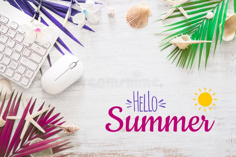 Hello-de vlakte van het de vakantieconcept van de de zomerreis legt affiche achtergrondconcept Hello-de Zomertekst op witte houte royalty-vrije illustratie Hello-de vlakte van het de vakantieconcept van de de zomerreis legt affiche achtergrondconcept Hello-de Zomertekst op witte houte royalty-vrije illustratie