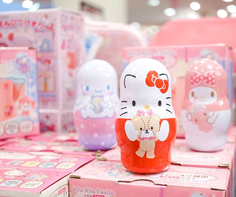 Hello Kitty e armários dos doces dos amigos fotografia de stock royalty free Hello Kitty e armários dos doces dos amigos fotografia de stock royalty free