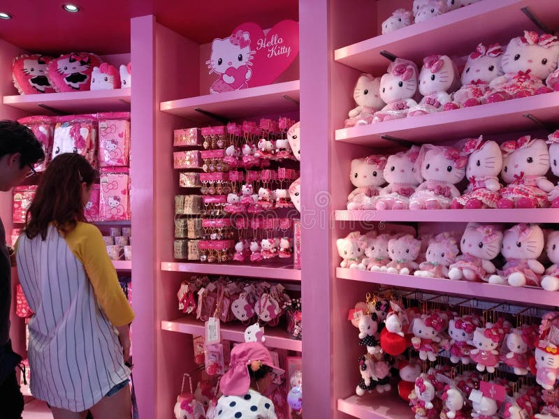 Hello Kitty Store at Universal Studios, Osaka, Japan Editorial Photo -  Image of male, face: 201503826