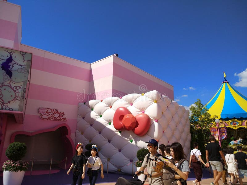 Hello Kitty Store at Universal Studios, Osaka, Japan Editorial Photo -  Image of male, face: 201503826