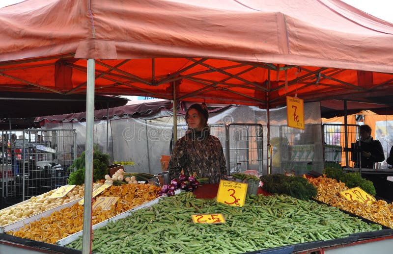 Helsinki, 23 augustus 2014-markt van Helsinki in Finland royalty-vrije stock afbeeldingen Helsinki, 23 augustus 2014-markt van Helsinki in Finland royalty-vrije stock afbeeldingen