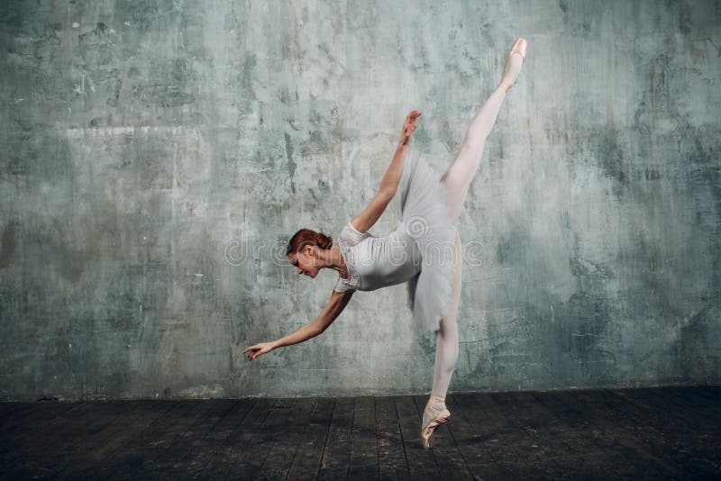 Hembra De La Bailarina Bailarín De Ballet Hermoso Joven De La Mujer, Vestido En Equipo Profesional, Zapatos Del Pointe Y El Tutú Imagen de archivo - Imagen de agente, vestido: 138065225 Hembra De La Bailarina Bailarín De Ballet Hermoso Joven De La Mujer, Vestido En Equipo Profesional, Zapatos Del Pointe Y El Tutú Imagen de archivo - Imagen de agente, vestido: 138065225