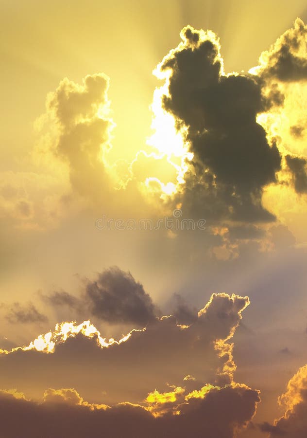 Hemel - Dramatische wolken bij zonsondergang royalty-vrije stock fotografie Hemel - Dramatische wolken bij zonsondergang royalty-vrije stock fotografie
