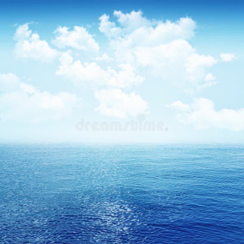 Hemel en blauwe overzees stock fotografie Hemel en blauwe overzees stock fotografie