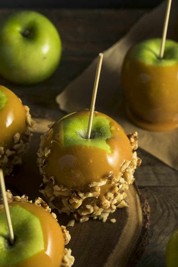 Hemlagad organisk godis Taffy Apples arkivfoto Hemlagad organisk godis Taffy Apples arkivfoto
