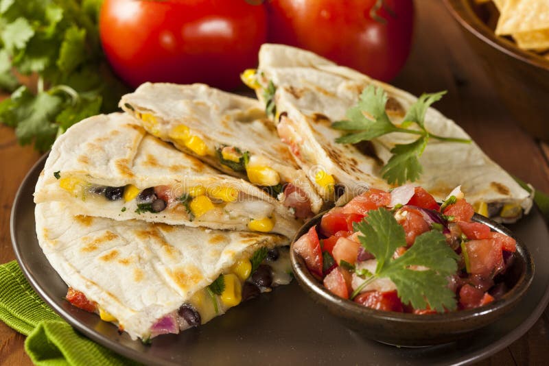 Hemlagad ost och Bean Quesadilla arkivfoto Hemlagad ost och Bean Quesadilla arkivfoto