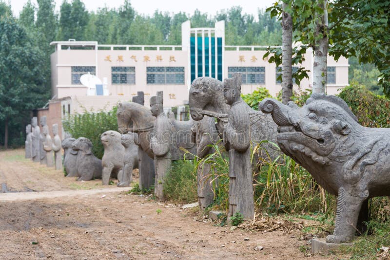 HENAN, CHINA - 3 de octubre de 2015: Tumba de Yonghou Las tumbas imperiales adentro imagenes de archivo HENAN, CHINA - 3 de octubre de 2015: Tumba de Yonghou Las tumbas imperiales adentro imagenes de archivo
