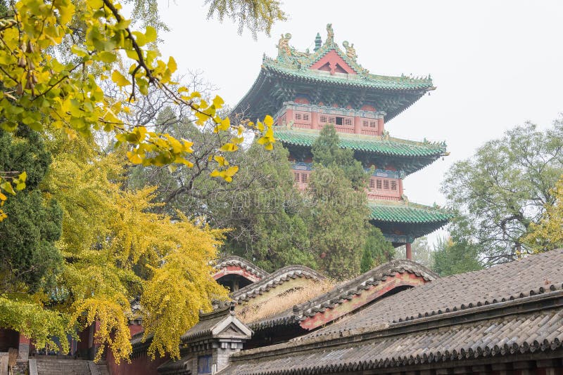HENAN CHINY, Nov, - 09 2015: Shaolin świątynia (światowego dziedzictwa miejsce) obraz stock HENAN CHINY, Nov, - 09 2015: Shaolin świątynia (światowego dziedzictwa miejsce) obraz stock