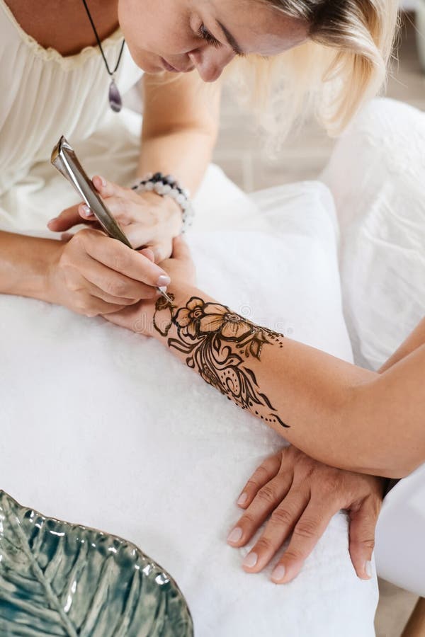 Henna Tattoo at best price in Gurgaon by NMP Udhyog | ID: 13877516355