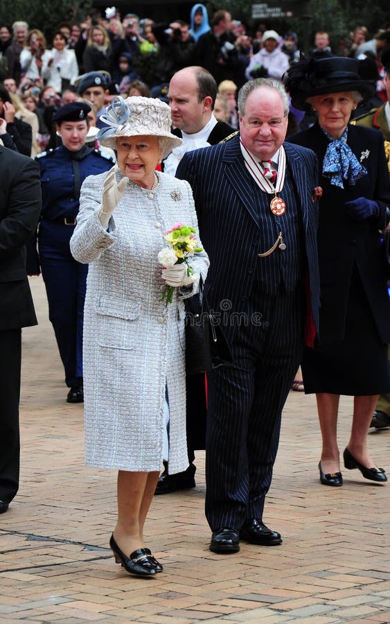 Henne majestätdrottning Elizabeth II på Bromley arkivfoton Henne majestätdrottning Elizabeth II på Bromley arkivfoton