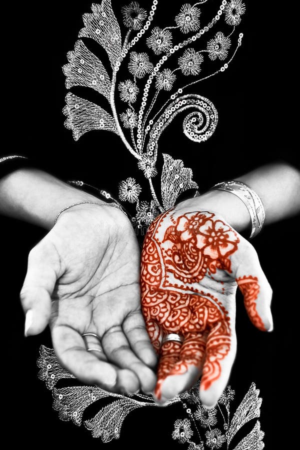 Hennè, Mehendi sulla mano della sposa - in bianco e nero fotografie stock Hennè, Mehendi sulla mano della sposa - in bianco e nero fotografie stock