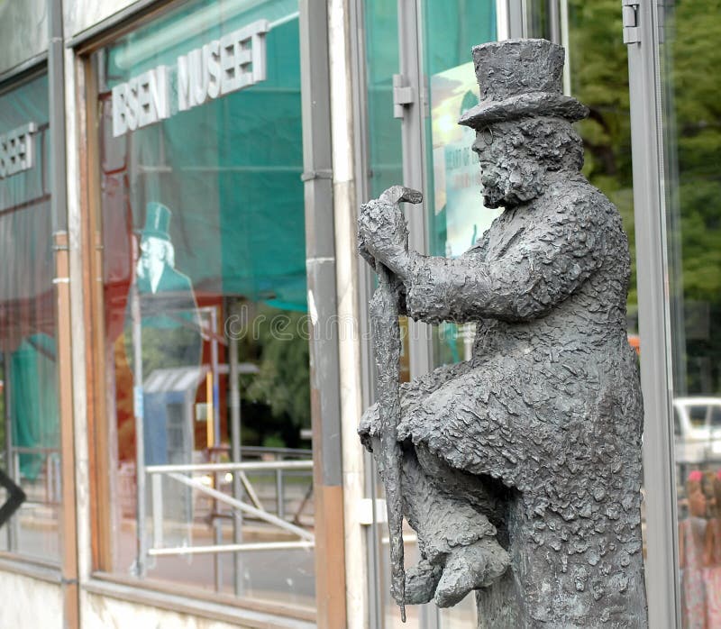 Henrik Ibsen statua w Oslo, Norwegia zdjęcie stock Henrik Ibsen statua w Oslo, Norwegia zdjęcie stock