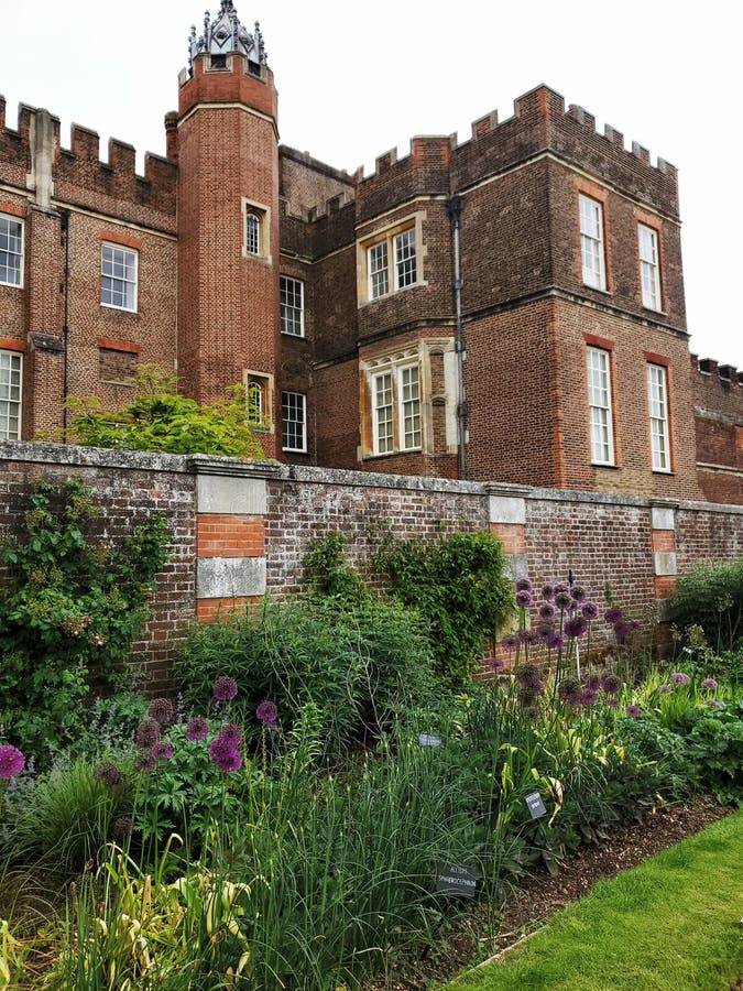 Henry 8th& x27 ; vue de mur de jardin d'arrière de s Hampton Court Palace