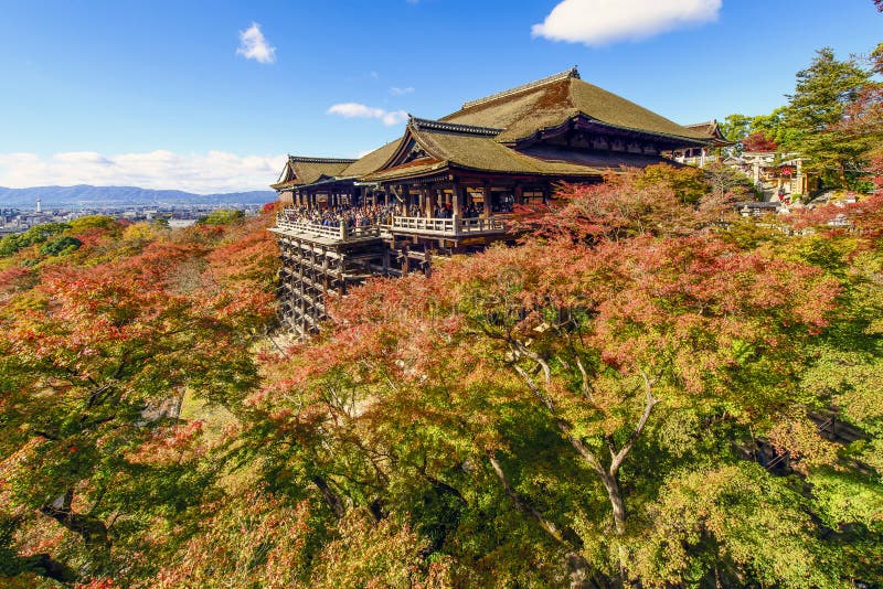 Herbst in Kiyomizu-Tempel, Kyoto, Japan lizenzfreie stockfotos Herbst in Kiyomizu-Tempel, Kyoto, Japan lizenzfreie stockfotos