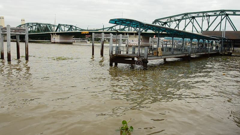 Herdenkings de Brugoversteekplaats Chao Phraya River van Phra Phuttha Yodfa