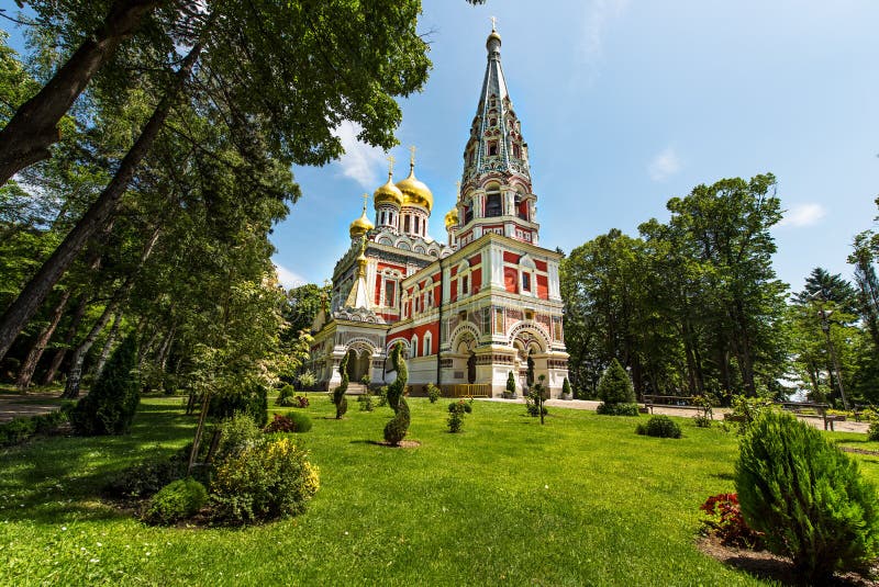 Herdenkingskerk in Shipka Gouden koepels stock fotografie Herdenkingskerk in Shipka Gouden koepels stock fotografie