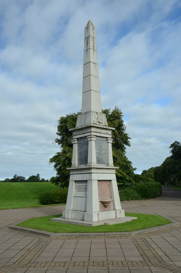 Herdenkingsobelisk royalty-vrije stock foto's Herdenkingsobelisk royalty-vrije stock foto's