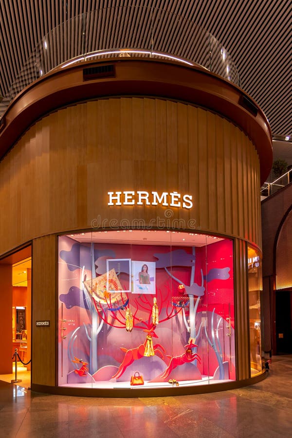 Huge digital screens of Louis Vuitton store inside Istanbul airport inside  the boarding area, istanbul, Turkey – Stock Editorial Photo © canyalcin  #314038940