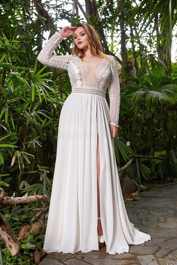 Hermosa Sexy Mujer Modelo Novia Vestido Blanco Largo De Seda Y Encaje Boda Vestido De Moda Esponsal Maquillaje Brillante Peinado R Imagen de archivo - Imagen de prometido, muchacha: 205017923 Hermosa Sexy Mujer Modelo Novia Vestido Blanco Largo De Seda Y Encaje Boda Vestido De Moda Esponsal Maquillaje Brillante Peinado R Imagen de archivo - Imagen de prometido, muchacha: 205017923