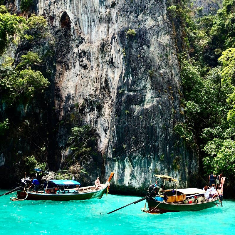 Hermosa vista de rocas y del mar en una isla en Tailandia Phuket Viajes fotografía de archivo libre de regalías Hermosa vista de rocas y del mar en una isla en Tailandia Phuket Viajes fotografía de archivo libre de regalías