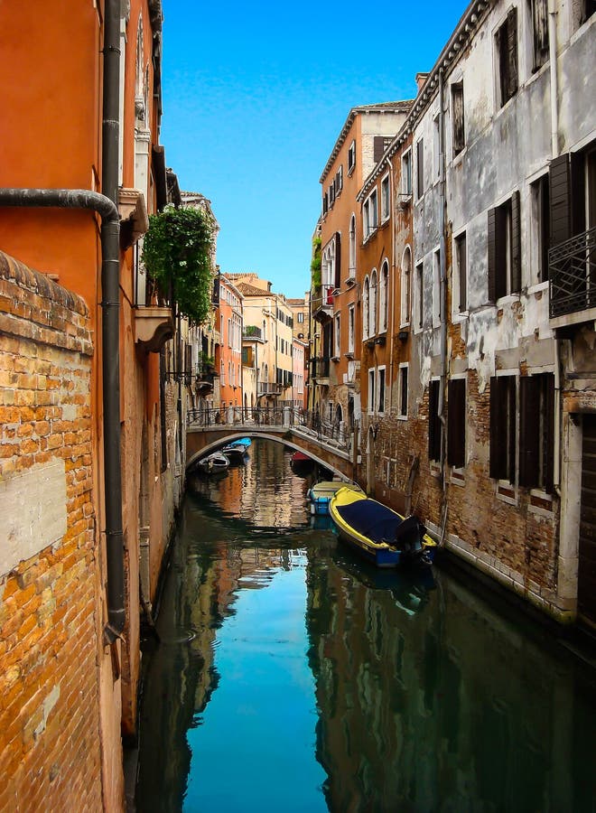 Hermosa vista del puente sobre el veneciano de Ñ anal foto de archivo libre de regalías Hermosa vista del puente sobre el veneciano de Ñ anal foto de archivo libre de regalías
