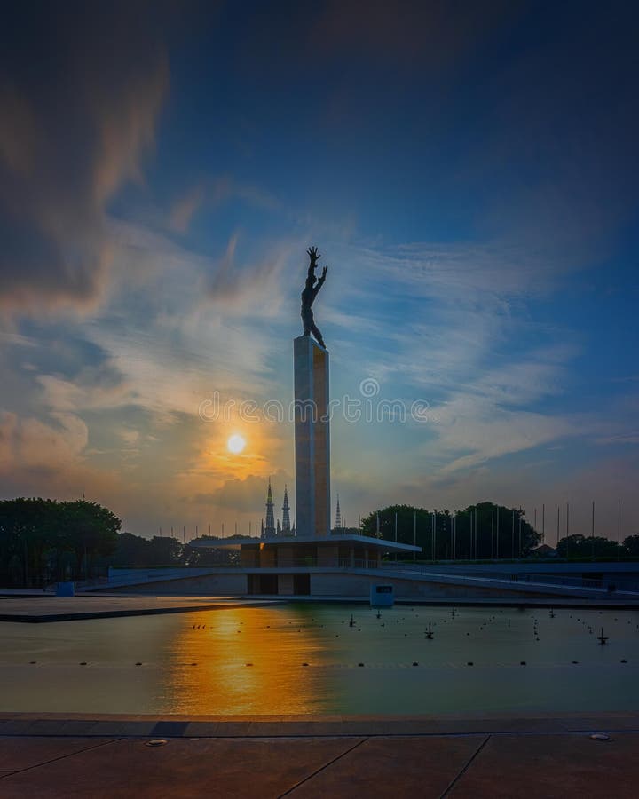 Hermoso Cielo Azul Cuando Se Pone El Sol En Tugu Lapangan Banteng