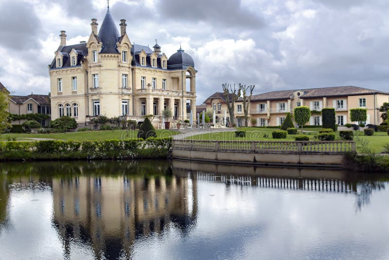 Hermoso el castillo francés Barrail magnífico en Saint Emilion imagen de archivo