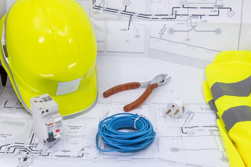 Herramientas básicas para hacer su propia electricidad casera para una tienda de DIY imagen de archivo libre de regalías Herramientas básicas para hacer su propia electricidad casera para una tienda de DIY imagen de archivo libre de regalías