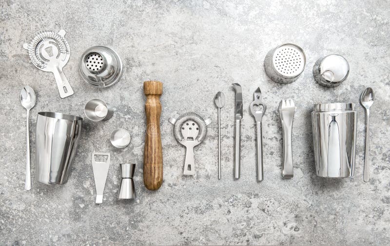 Herramientas de la barra que hacen que el cóctel bebe las bebidas de la comida fotografía de archivo libre de regalías Herramientas de la barra que hacen que el cóctel bebe las bebidas de la comida fotografía de archivo libre de regalías
