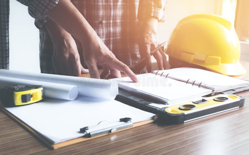 Herramientas de trabajo del concepto y de la construcción del ingeniero del arquitecto o saf fotos de archivo libres de regalías