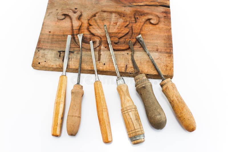 Qué herramientas se necesitan para tallar madera