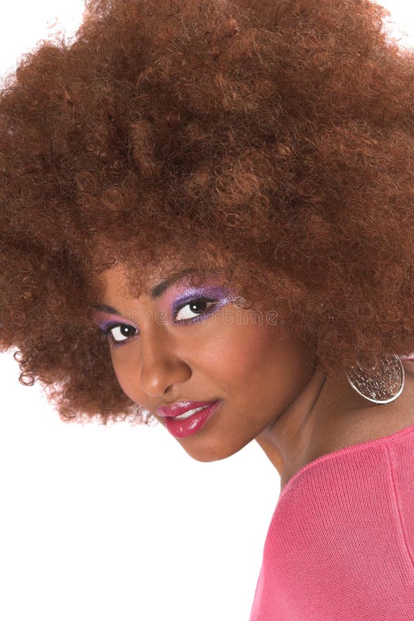 Herrliche schwarze Frau mit dem Afrohaar stockfotografie Herrliche schwarze Frau mit dem Afrohaar stockfotografie