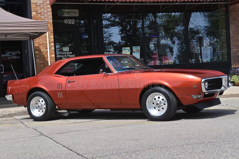 Herstelde 1969 Pontiac Firebird stock afbeelding Herstelde 1969 Pontiac Firebird stock afbeelding