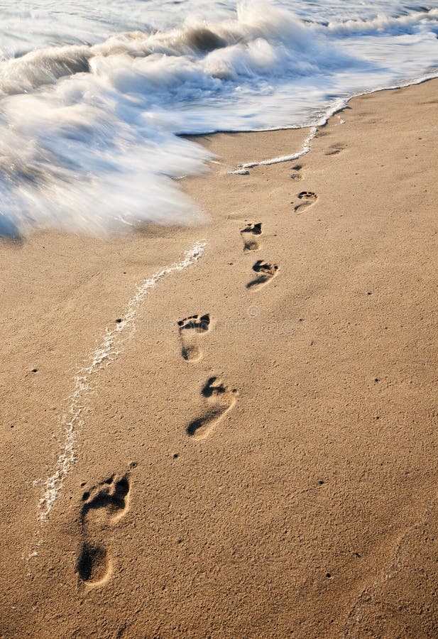 Het Af:drukken van de voet in het Zand