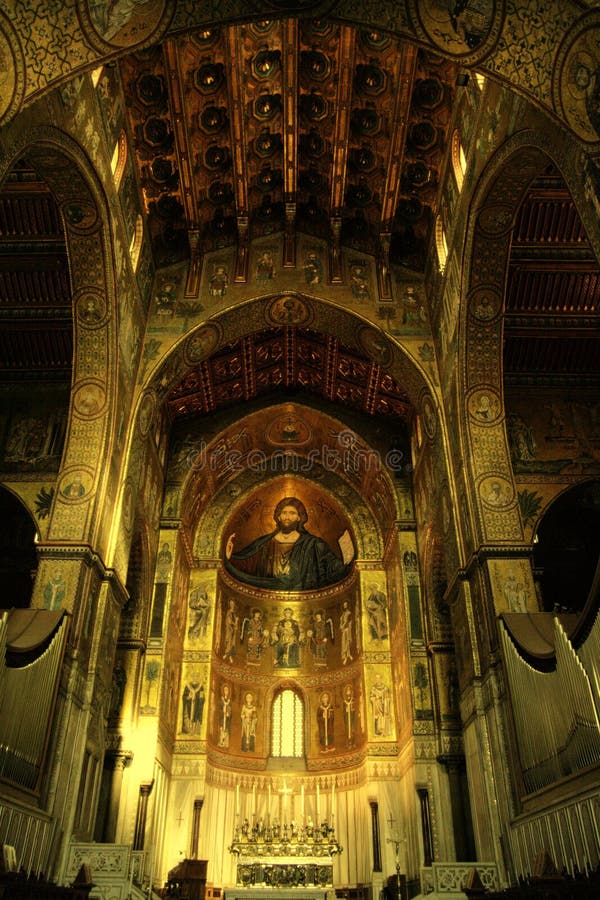 Het altaar van de Kathedraal van Monreale & gouden mozaïeken, Sicilië royalty-vrije stock foto Het altaar van de Kathedraal van Monreale & gouden mozaïeken, Sicilië royalty-vrije stock foto
