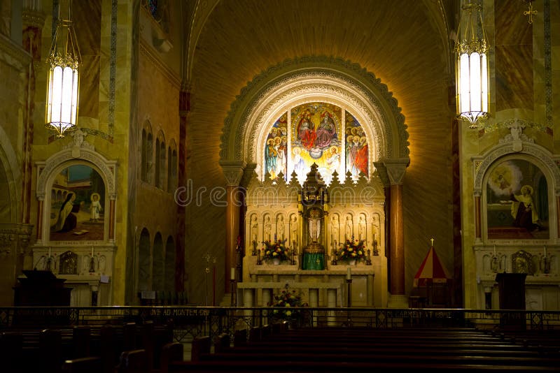 Het Altaar van de kerk, Christelijke Godsdienst, de God van de Verering stock afbeeldingen Het Altaar van de kerk, Christelijke Godsdienst, de God van de Verering stock afbeeldingen