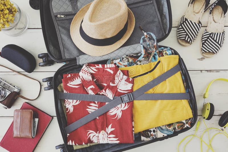 Het bagagehoogtepunt van doeken voor vakantie royalty-vrije stock afbeelding Het bagagehoogtepunt van doeken voor vakantie royalty-vrije stock afbeelding