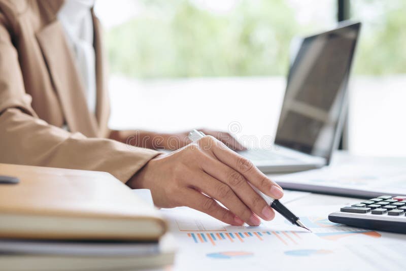 Het Bankwezenconcept van de bedrijfs Financieringsboekhouding, onderneemster wor royalty-vrije stock foto Het Bankwezenconcept van de bedrijfs Financieringsboekhouding, onderneemster wor royalty-vrije stock foto