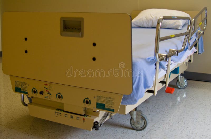 Eerste Hulp In Het Ziekenhuis Met Bed Stock Foto Afbeelding bestaande uit monitor, veiligheid