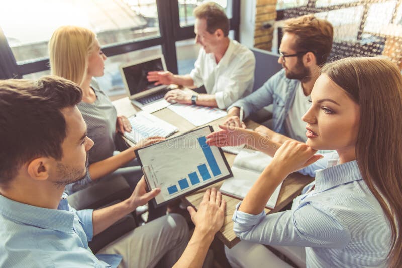 Zakelijke mensen aan het werk royalty-vrije stock foto's