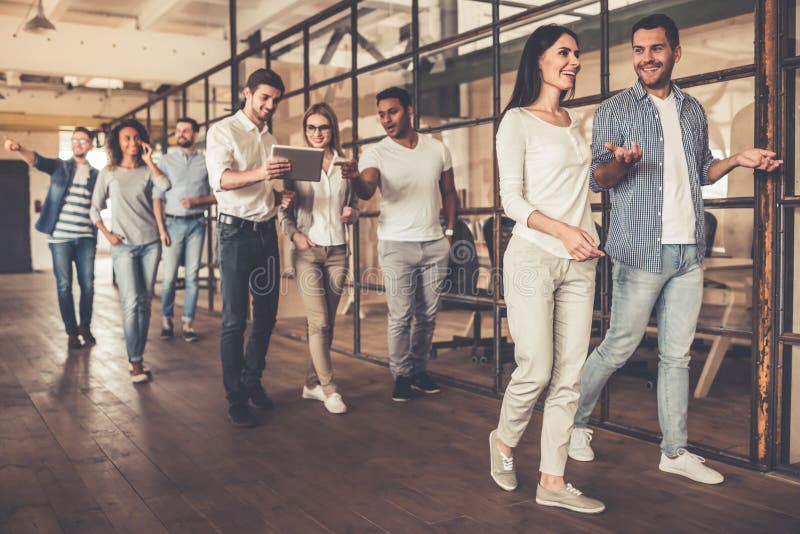 Zakelijke mensen aan het werk stock foto