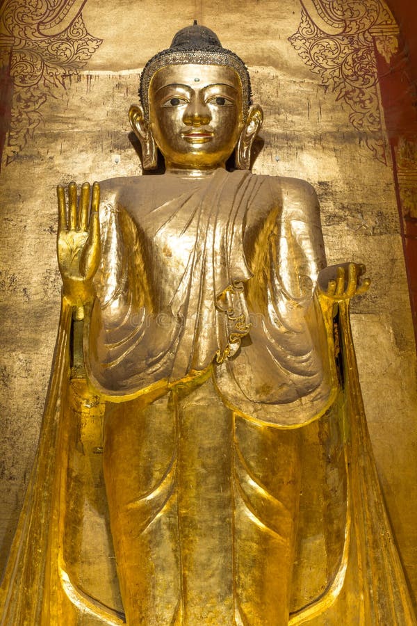 Het beeld van Boedha bij Ananda-tempel