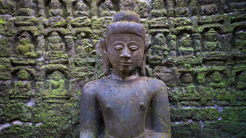 Het beeld van Boedha in Mrauk-U, Myanmar