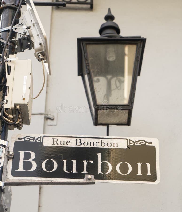 Het Beroemde Franse Kwart Van de binnenstad Louisiane van de bourbonstraat royalty-vrije stock fotografie Het Beroemde Franse Kwart Van de binnenstad Louisiane van de bourbonstraat royalty-vrije stock fotografie