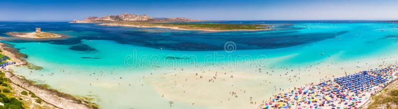 Het beroemde strand van La Pelosa op het eiland van Sardinige, Sardinige, Italië