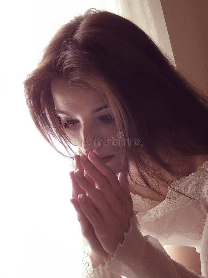 Het bidden van de vrouw royalty-vrije stock fotografie Het bidden van de vrouw royalty-vrije stock fotografie