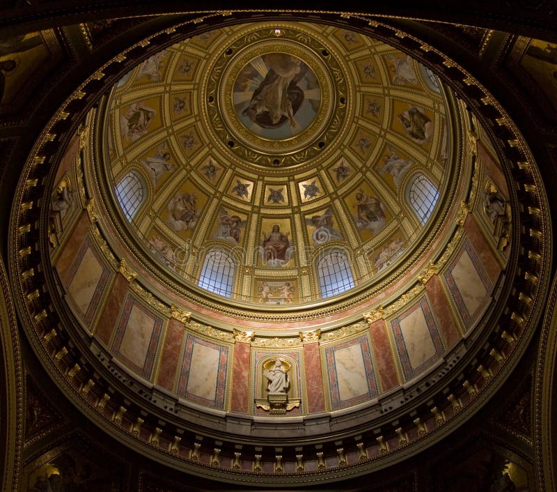 Interieur van de Basiliek van Boedapest stock foto
